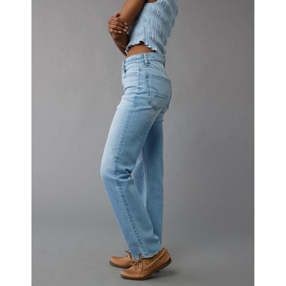 American Eagle women jeans Stretch Super High rise Straight Light Wash Size 18 R